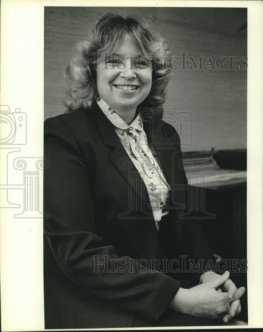 1981 Press Photo Jill A. Strong VP and treasurer Old Tavern Food Prod Waukesha - Historic Images