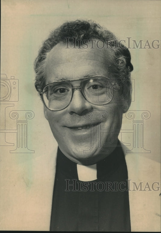 1987 Press Photo Father Richard Thieme St. Paul's Episcopal Church Milwaukee - Historic Images