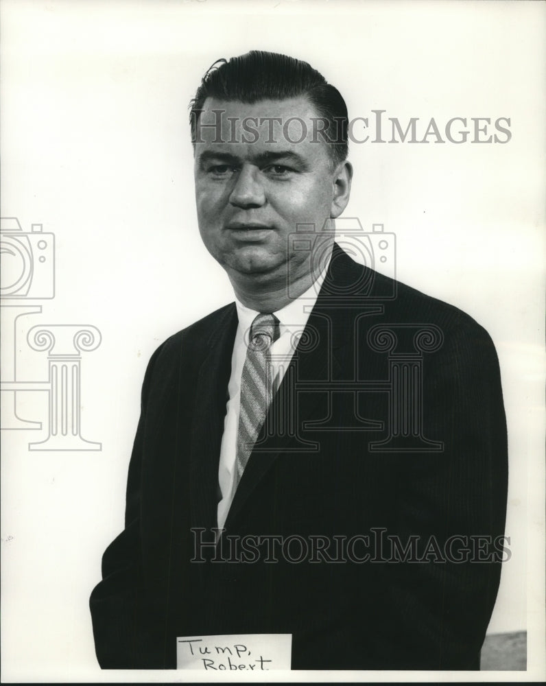 1960 Press Photo Rober L. Tump of Briggs and Stratton Corporation, Milwaukee - Historic Images
