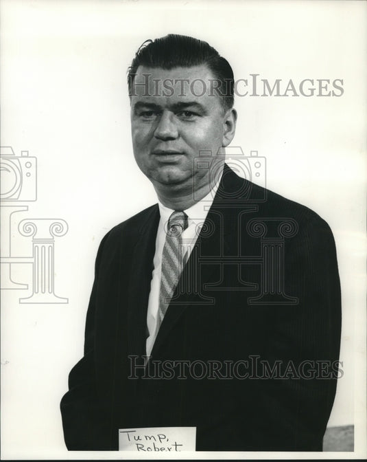 1960 Press Photo Rober L. Tump of Briggs and Stratton Corporation, Milwaukee - Historic Images