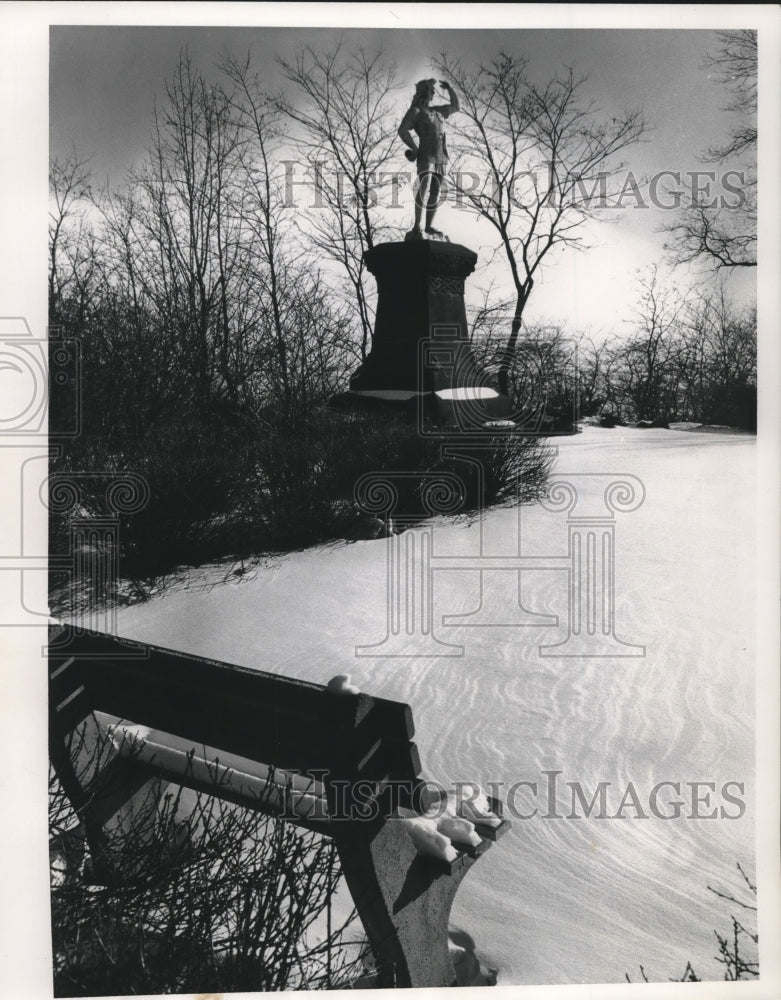 1963 Press Photo Leif Ericson statue Juneau Park Milwuakee - mjc09889 - Historic Images