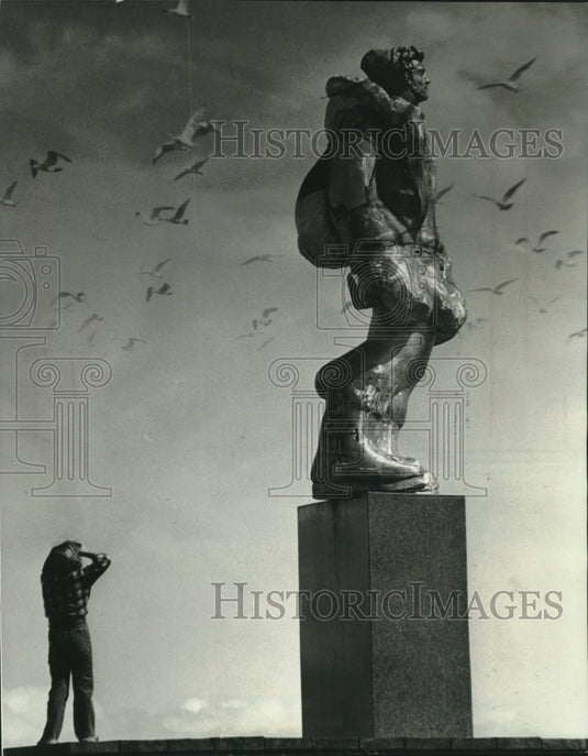 1978, Seamen's Memorial statue at Barker's Island in Superior, WI - Historic Images