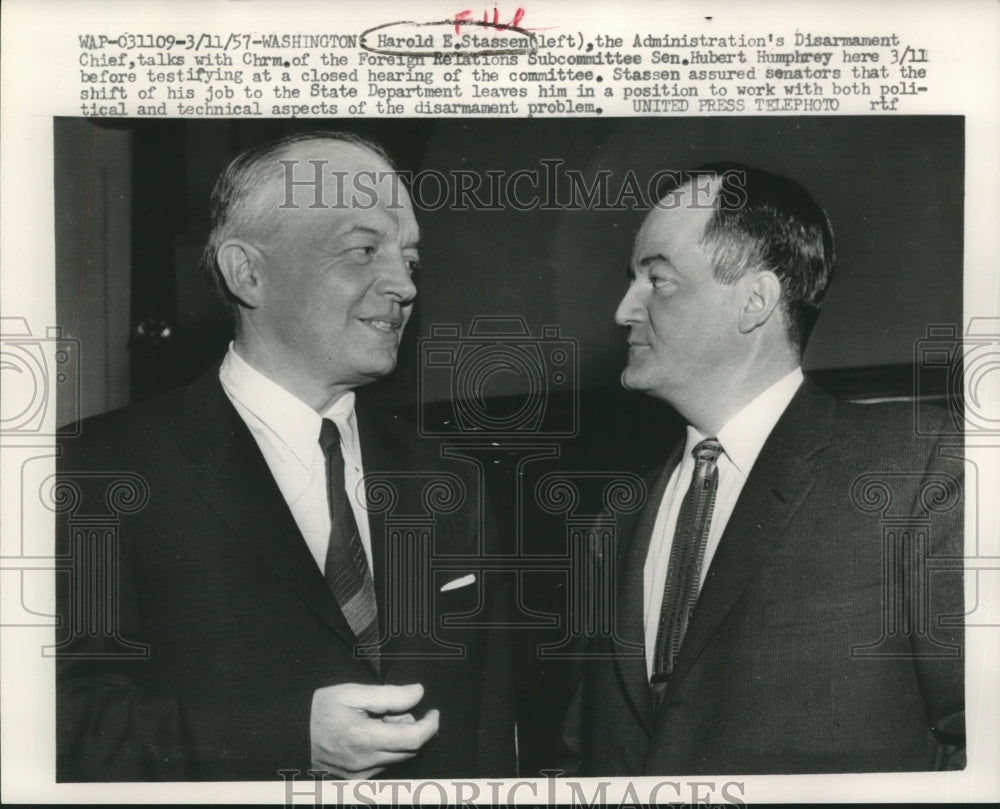 1957 Press Photo Harold Stassen talks with Senator Hubert Humphry - mjc09949 - Historic Images