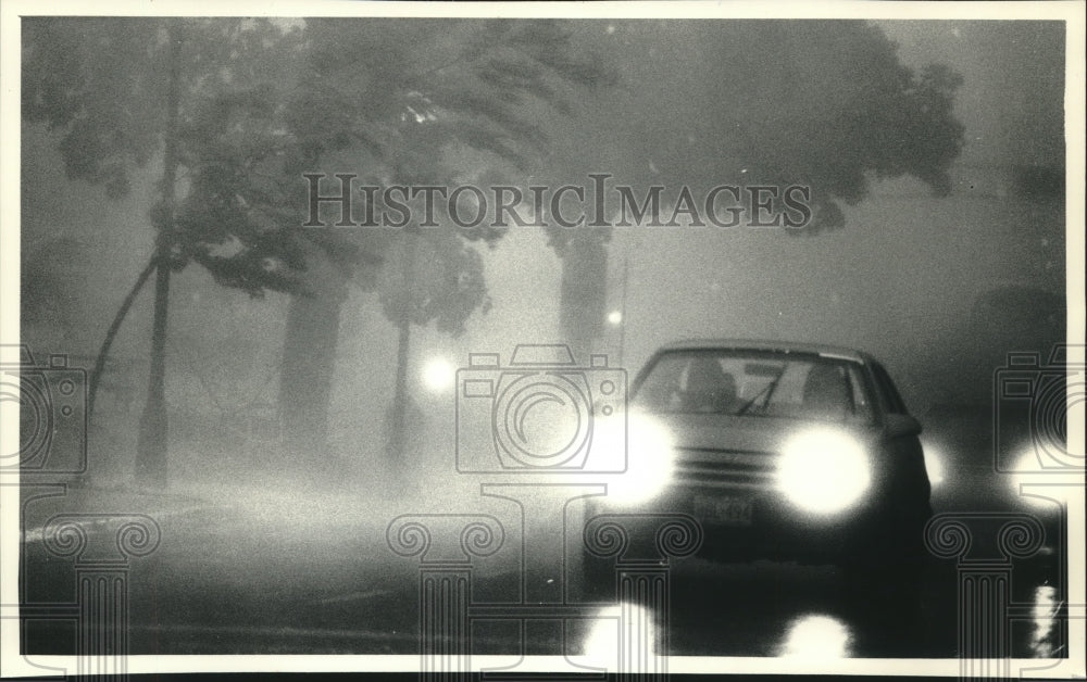 1991 Press Photo Cars drive thru storm near St. Joseph&#39;s Catholic Church, WI - Historic Images