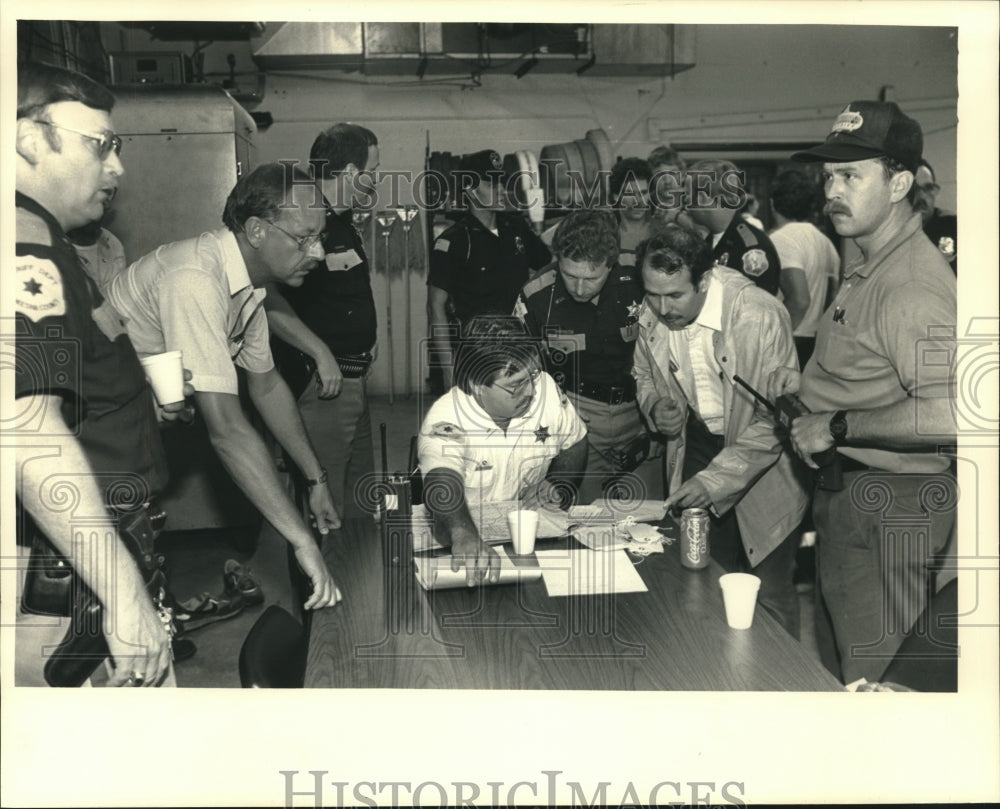 1987 Press Photo Command post at Wales fire station after tornado struck, WI - Historic Images