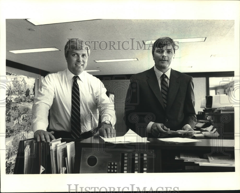 1986 Press Photo Richard Strong &amp; William Cornelluson form Milwaukee partnership - Historic Images