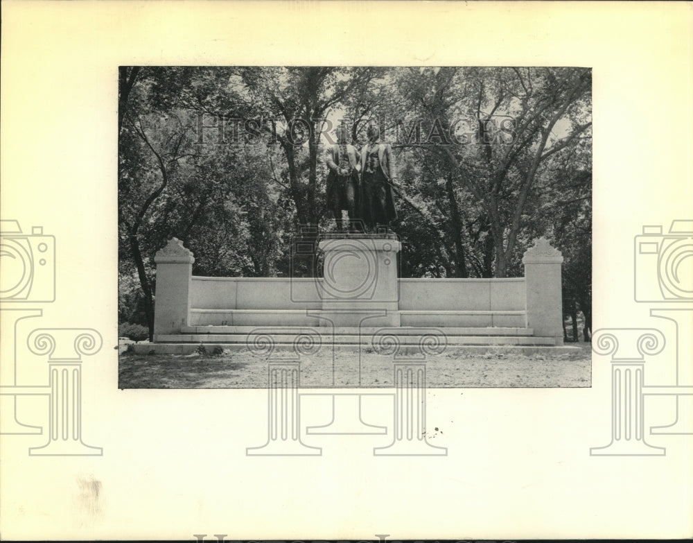 1960 Press Photo Goethe Schiller monument in Washington Park, Milwaukee-Historic Images