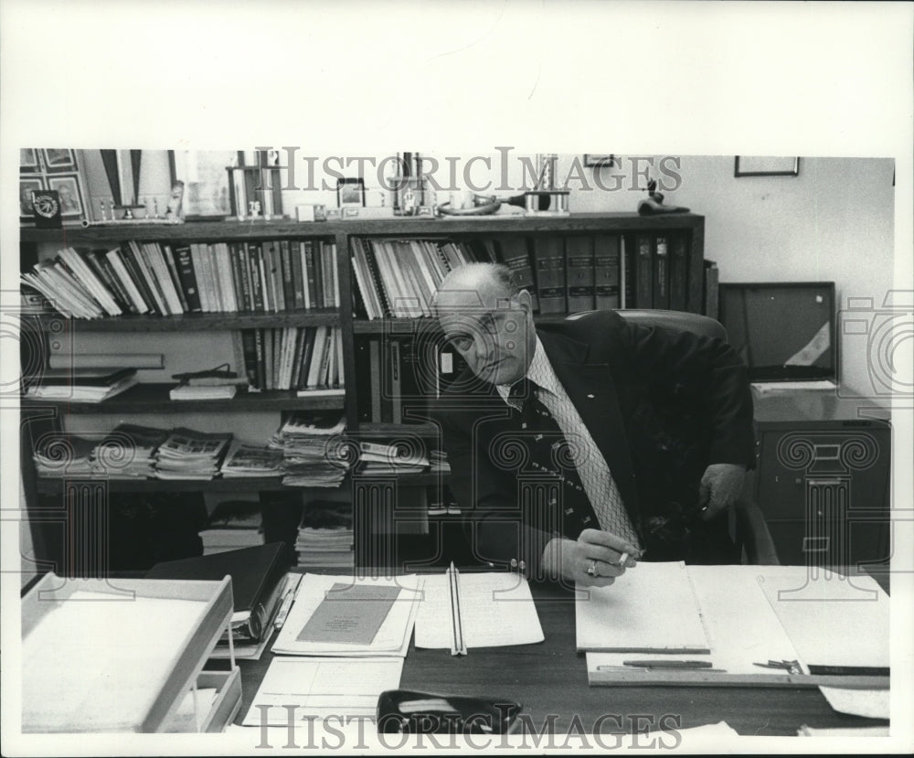 1976 Press Photo Murrill Starke, former police chief of Pewaukee, Wisconsin - Historic Images