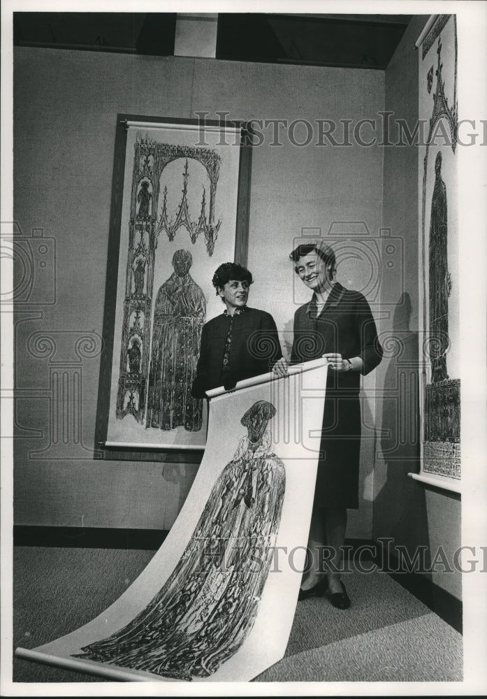 1964 Press Photo Artist Mary Mills Thierry shows rubbings of medieval brasses - Historic Images