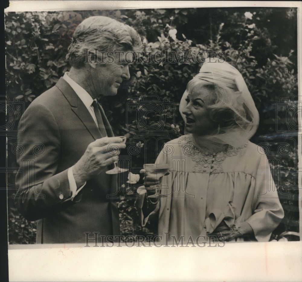 1965 Press Photo Comedienne Phyllis Diller & new husband, Warde Donovan Tatum - Historic Images