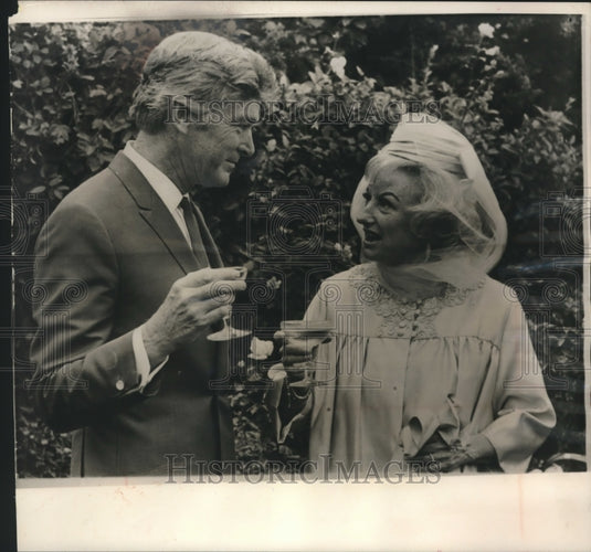 1965 Press Photo Comedienne Phyllis Diller & new husband, Warde Donovan Tatum - Historic Images