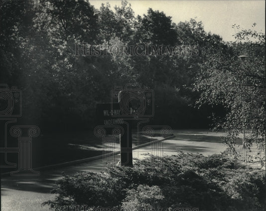 1987 Press Photo Underwood Parkway in Wauwatosa, used as meeting place - Historic Images