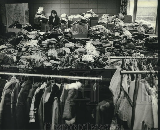 1981 Press Photo Rhonda Brock, donations, Trinity Lutheran Church, West Bend - Historic Images