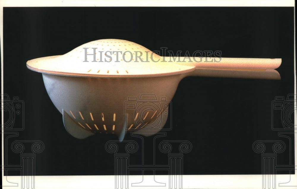 1994, Tupperware&#39;s new double colander - mjc10239 - Historic Images