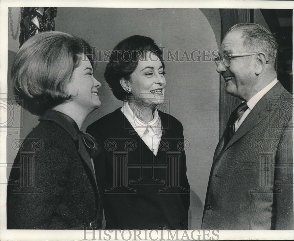 1965 Mrs. Warren Knowles and others Madison, Wisconsin - Historic Images