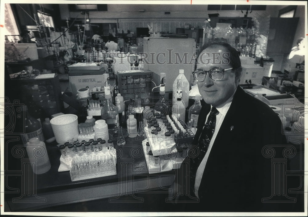 1993 Press Photo Edward Treick President S-F Analytical Laboratories, West Allis - Historic Images