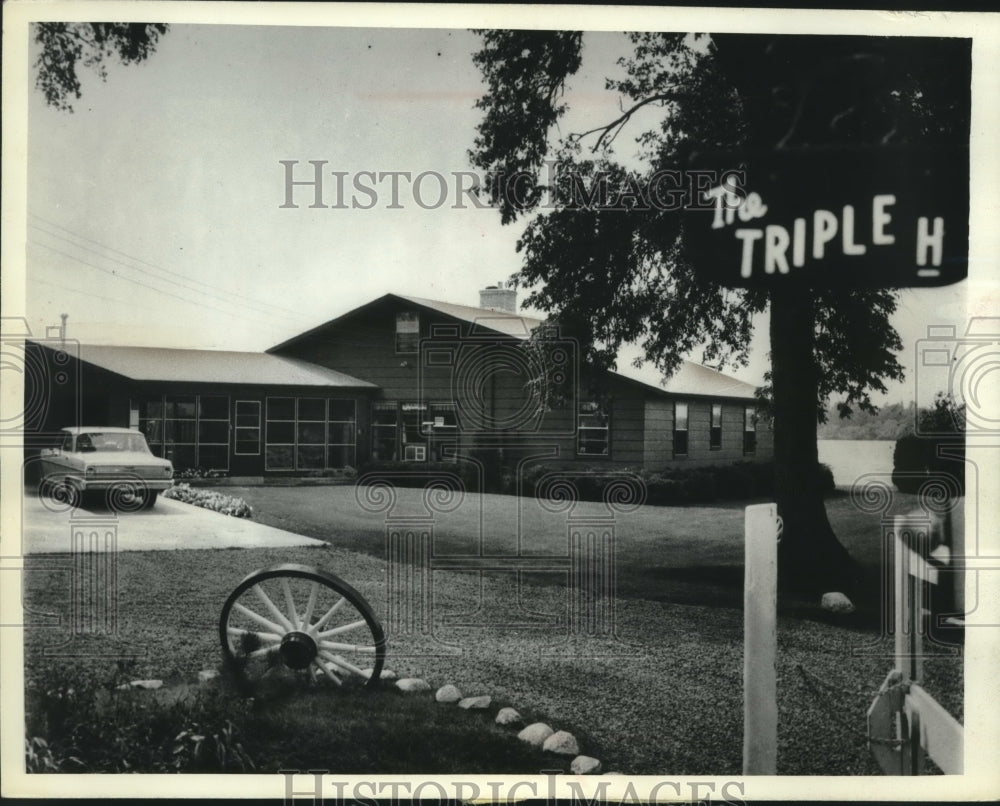 1964, The Triple H, home of Senator Huber Humphrey, Lake Waverly - Historic Images