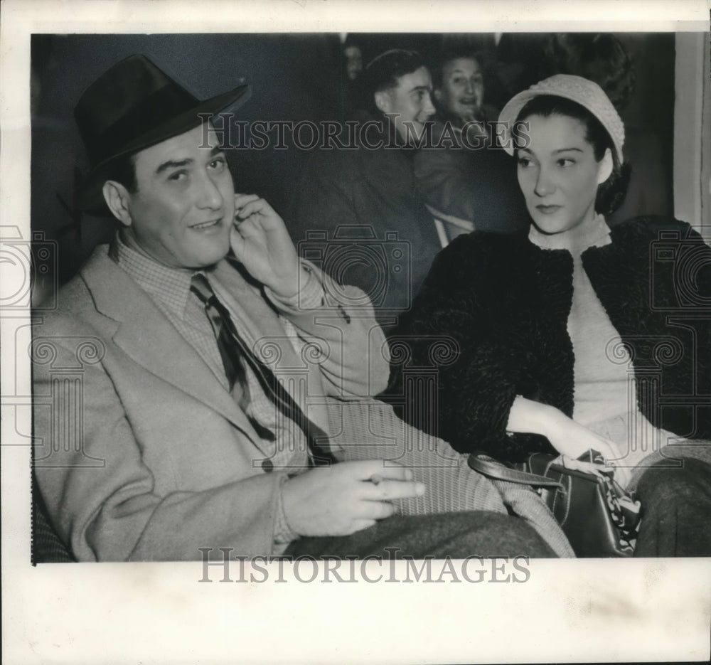 1952 Press Photo Artie Show, wife Doris Dowling, London England Airport - Historic Images