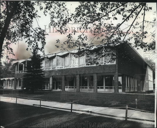 1961 Press Photo Outside new student union, St. Norbert College, West De Pere-Historic Images