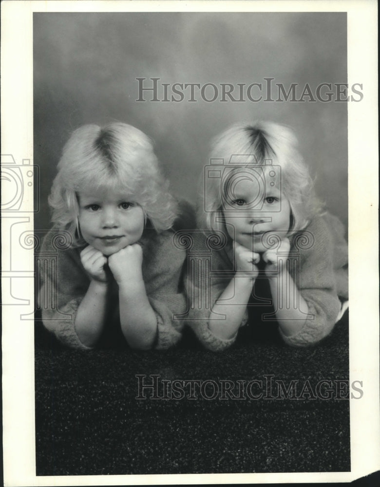 1990 Press Photo Twin &quot;Knots Landing&quot; actresses Kara &amp; Kimberly Albright - Historic Images