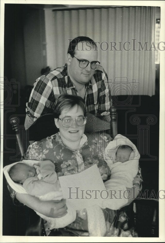 1991 Press Photo Tom &amp; Jeanne Seidl &amp; their twins Andrew &amp; Stephanie- Wisconsin - Historic Images