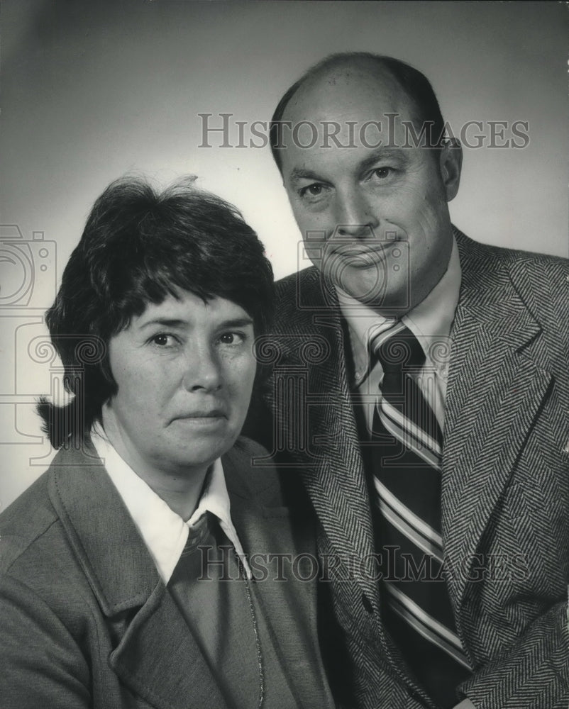 1976 Barbara and John Trimble, Milwaukee, son is a Moonie - Historic Images