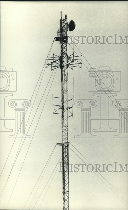 1990, Cellular Telephone Tower, Milwaukee Wisconsin - mjc10566 - Historic Images