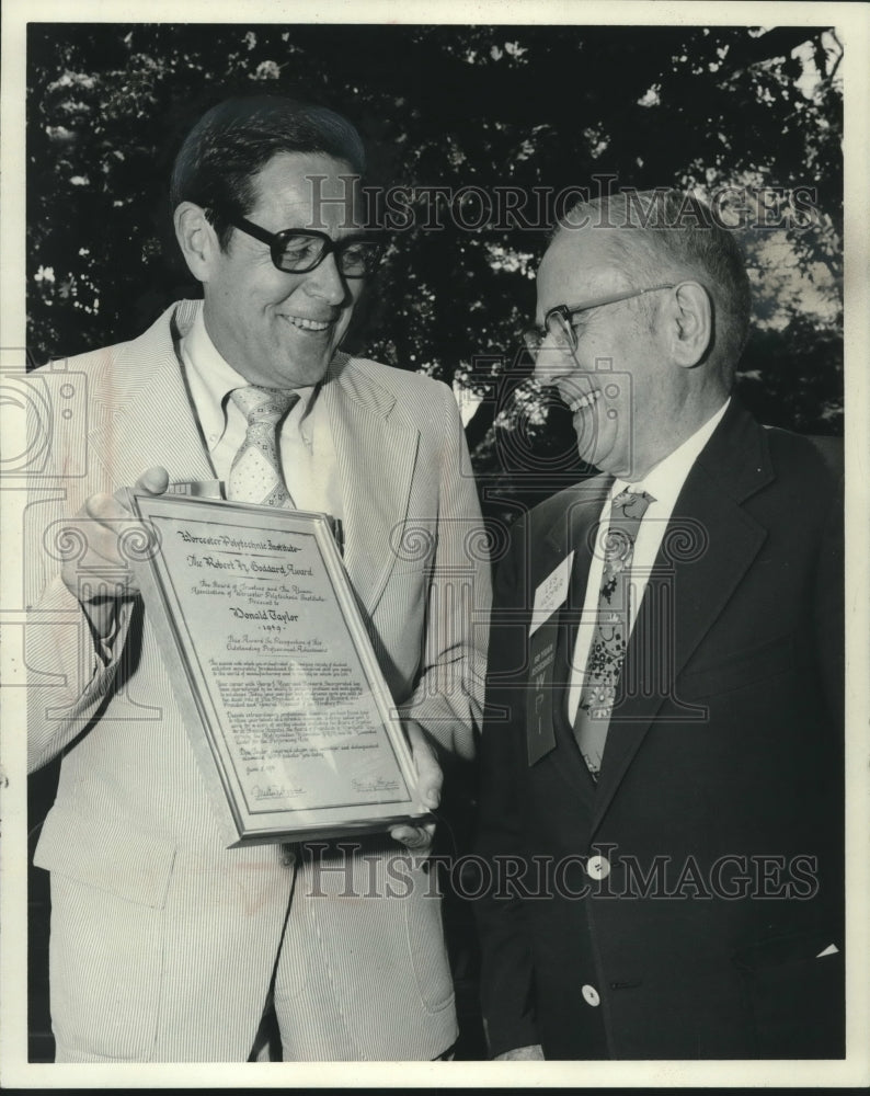 1976, Donald Taylor receives Robert H. Goddard Award - mjc10628 - Historic Images