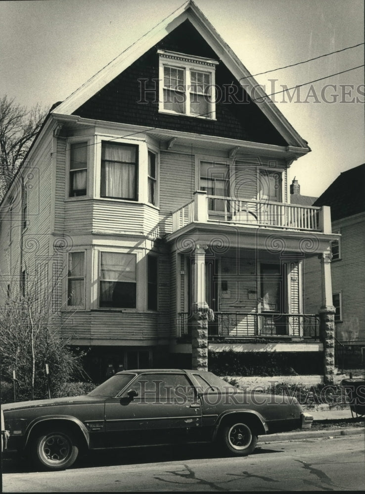 1988 Press Photo An Inner City Milwaukee home that is selling for $7,000 - Historic Images