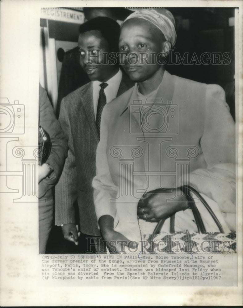 1967, Mrs. Moise Tshombe and Godefroid Munongo of Congo in Paris - Historic Images