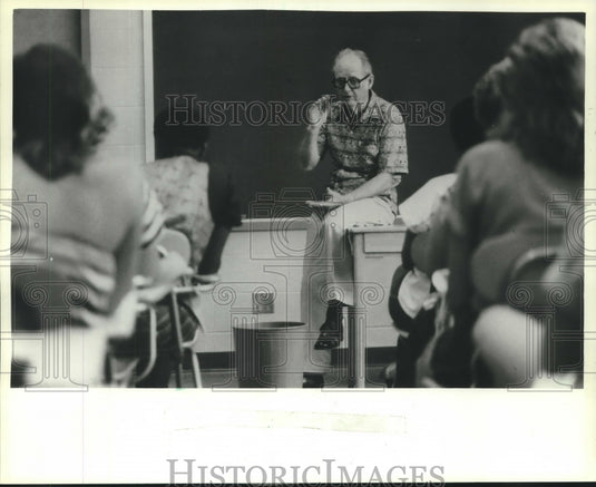 1983 Walter Rideout taught a class at Taycheedah, Wisconsin prison - Historic Images