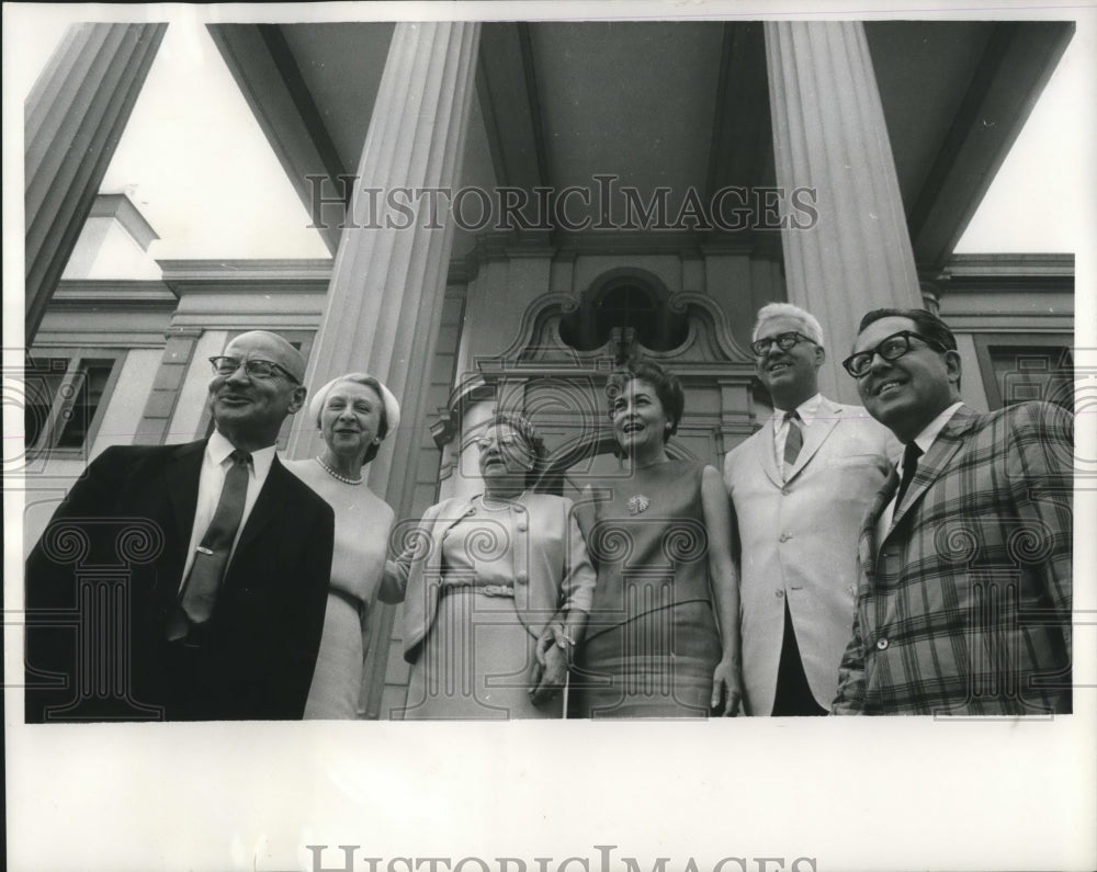 1965, Mrs. Knowles at governors mansion with Club members, Milwaukee. - Historic Images