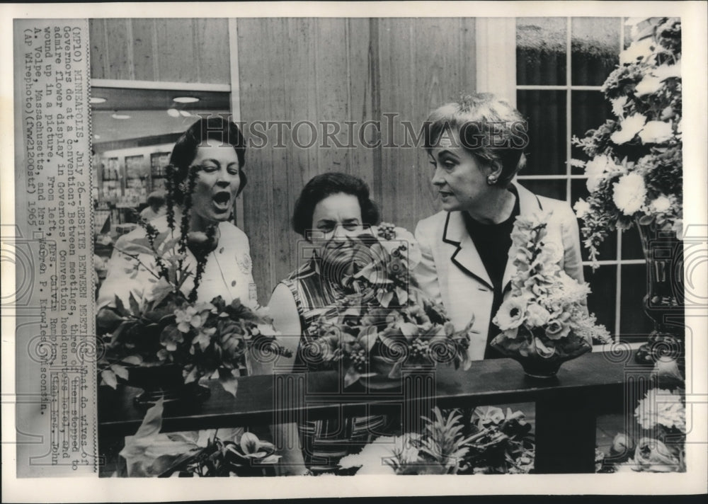 1965, Governors&#39; wives admire flowers at convention, Minnesota - Historic Images