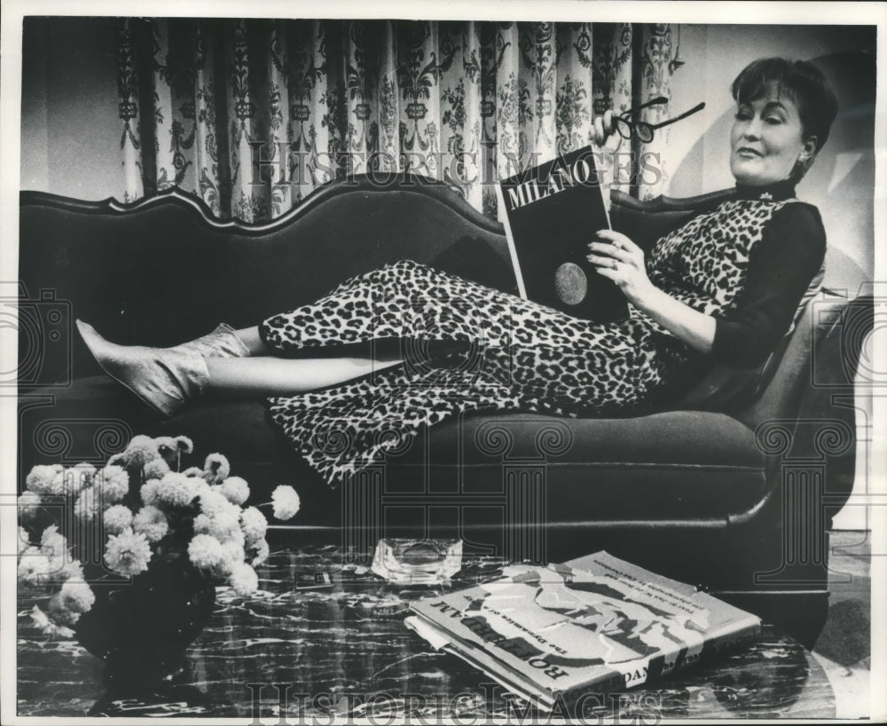 1965, Dorothy Knowles Wisconsin governor wife at home, Milwaukee - Historic Images