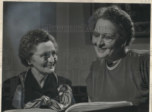 1948, Mary Truman, Jenne Lyngaas, opens session of Eastern Star, WI. - Historic Images