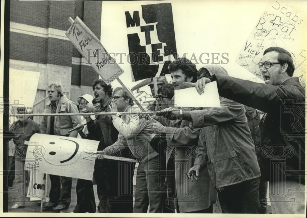 1977, Teachers strike at Bay View High School, Milwaukee, Wisconsin - Historic Images