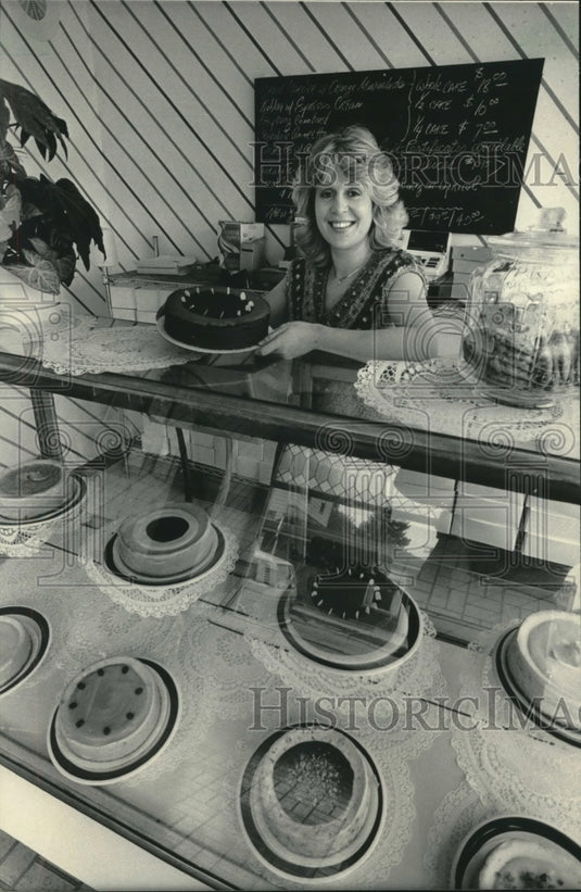 1984, Susan Strothmann owns Suzy's Cream Cheesecakes on Vliet Street - Historic Images