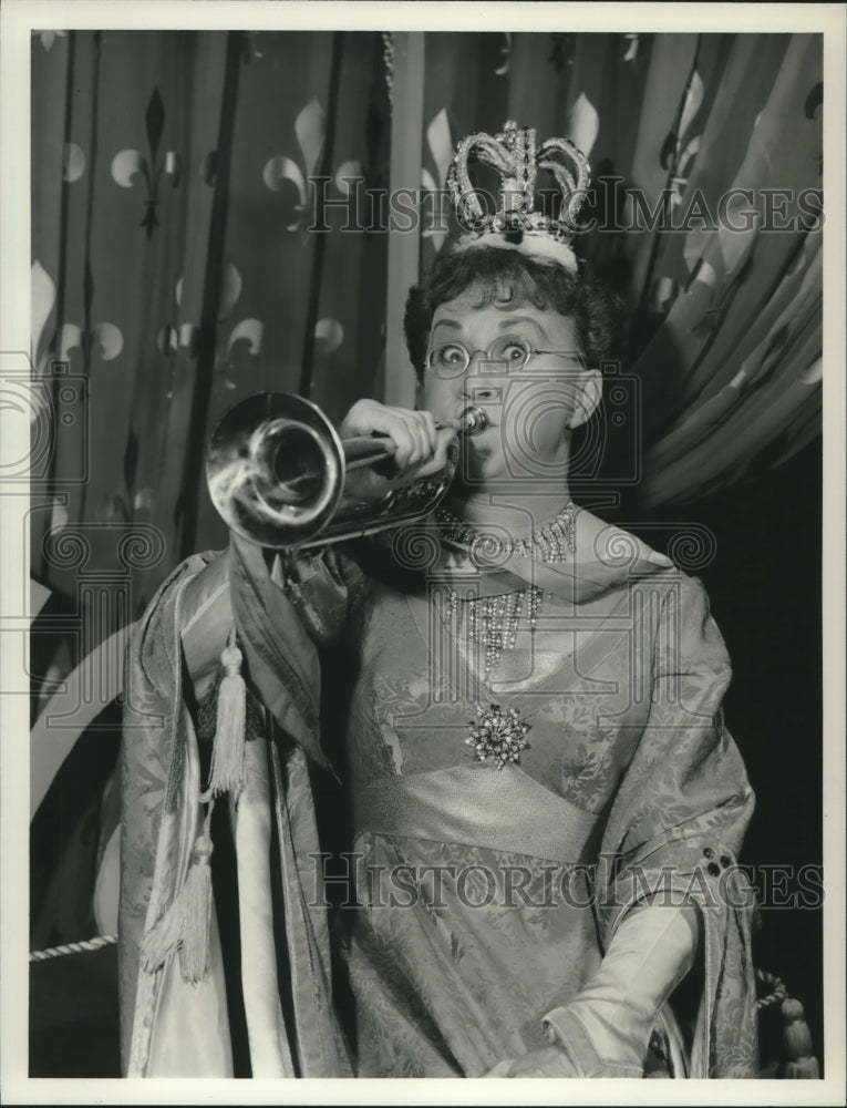 1967 Press Photo Marcie Stringer, plays Queen trumpeter in CBS TV special - Historic Images