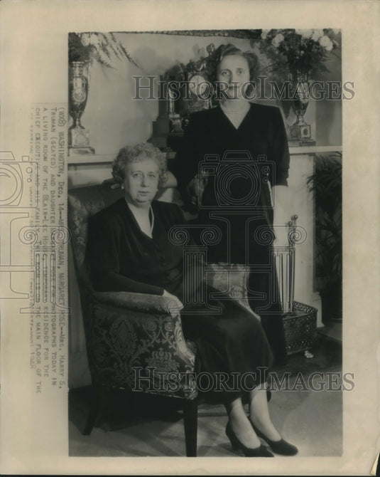 1948 Press Photo Mrs. Harry Truman & daughter Margaret at Blair House Washington - Historic Images