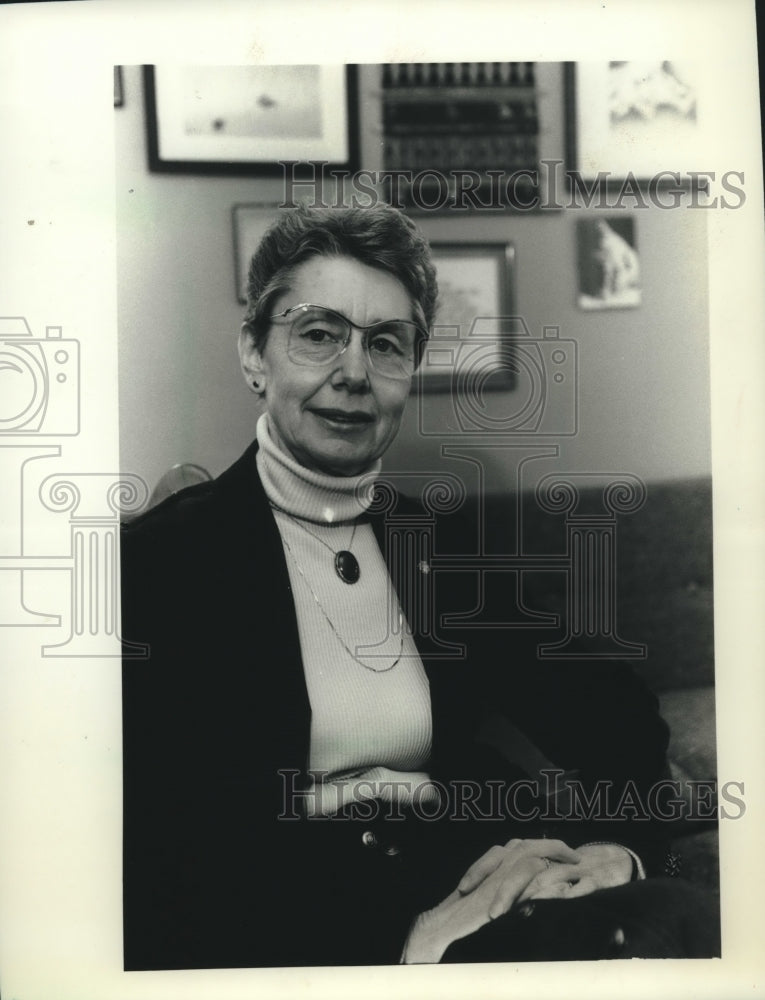 1993 Sister Rose Ann Trzil founder of Sophia House, Wauwatosa - Historic Images
