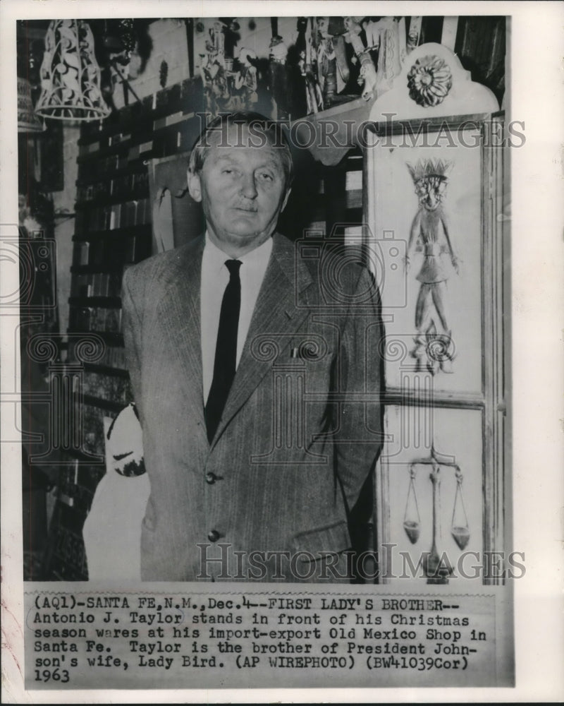 1963 Press Photo Anthony J. Taylor at his Santa Fe New Mexico Old Mexico Shop - Historic Images