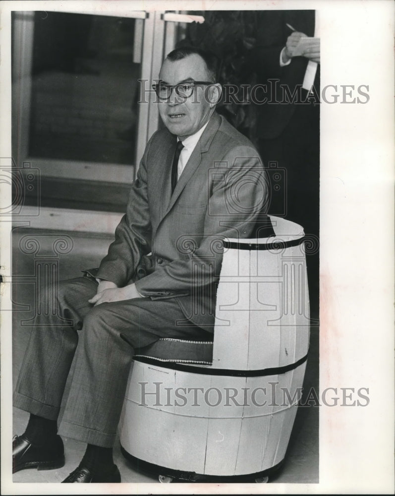 1986, New Berlin Aid, Amos C. Tawney sits in barrel chair - mjc10998 - Historic Images