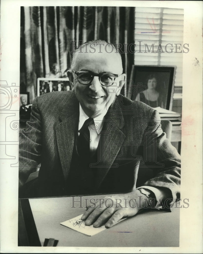 Press Photo Wisconsin born scientist Warren Weaver, winner of numerous awards - Historic Images