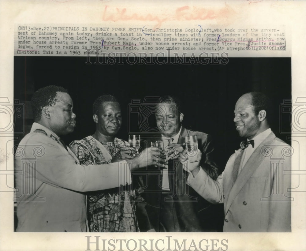 1963 Press Photo Officials of West African country of Dahomey drink a toast - Historic Images