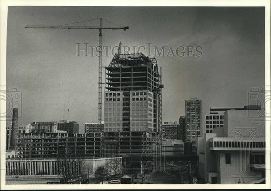 1991 Press Photo Milwaukee's newest office tower, the 1000 North Water building - Historic Images