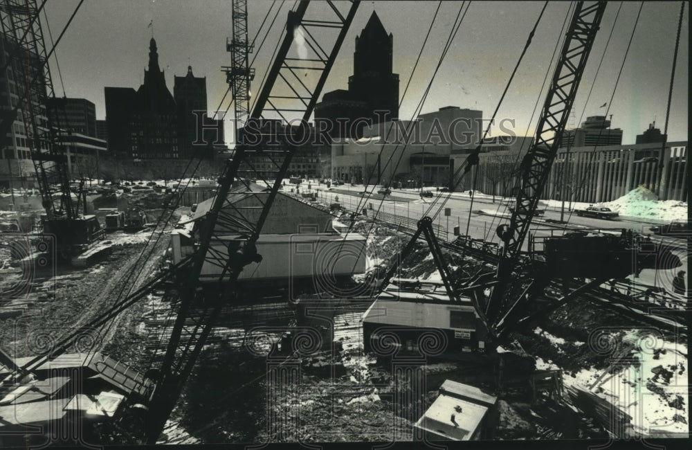 1990 The 1000 Water Street building under construction in Milwaukee-Historic Images