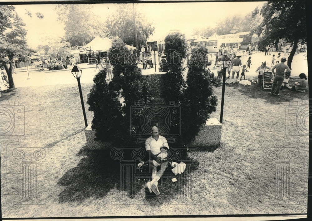 1984 Scott Vida Holds Daughter Jackie in the shade at State Fair - Historic Images