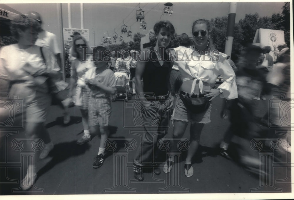 1993 Press Photo Ami Opalewski and Karen Wilman, Hartland, pose at Summerfest - Historic Images