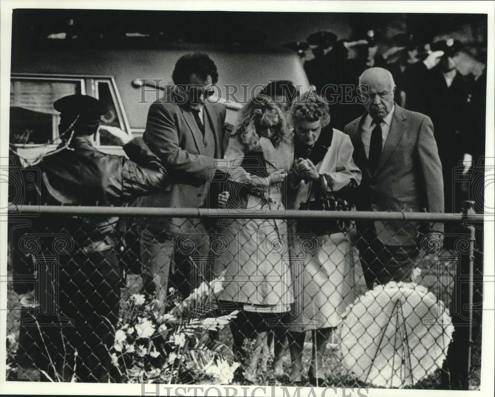 1990 Press Photo Brenda Tourmo, widow of slain Milwaukee officer Michael Tourmo - Historic Images