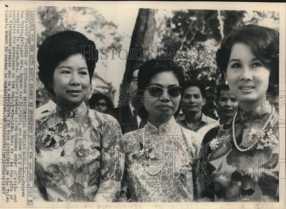 1967 Press Photo Mrs. Nguyen Van Thieu wife of Vietnamese president &amp; others - Historic Images